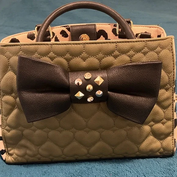 Betsey Johnson Women's Bow Bowler Handbag (Olive)- New Without Tags - Picture 2 of 6